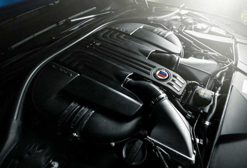 BMW ALPINA B7 xDrive motor bölümü