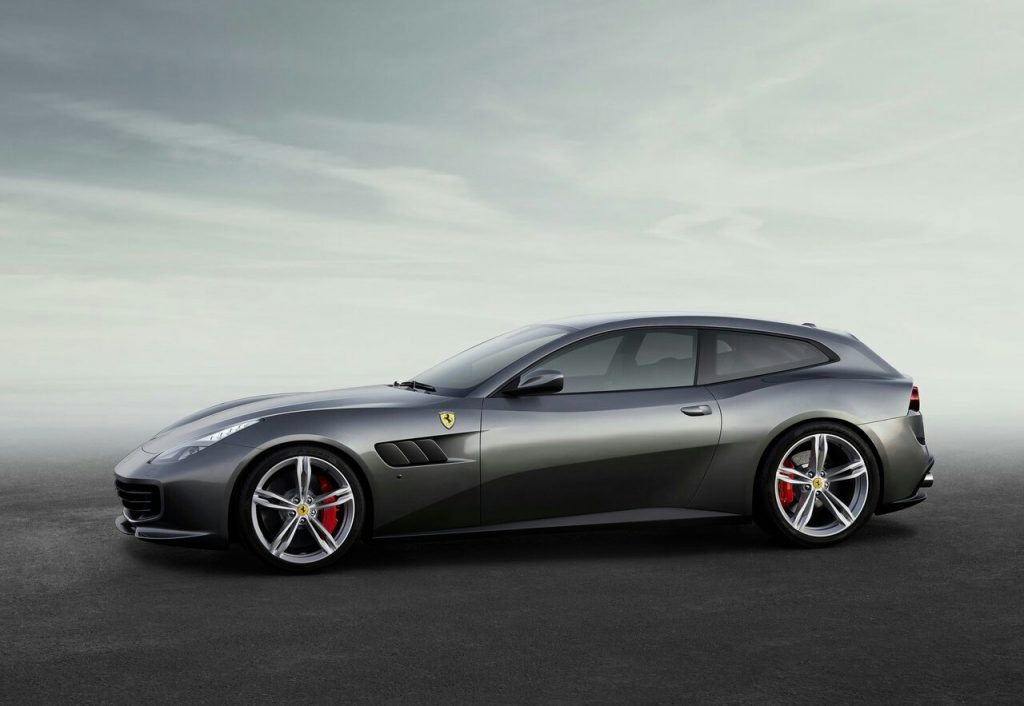 2017 Ferrari GTC4Lusso yan profil görünümü