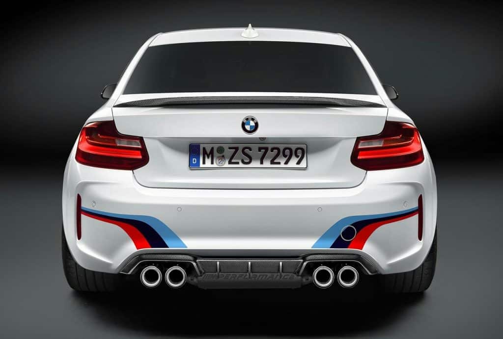 BMW M2 M Performance arka bölüm görünümü