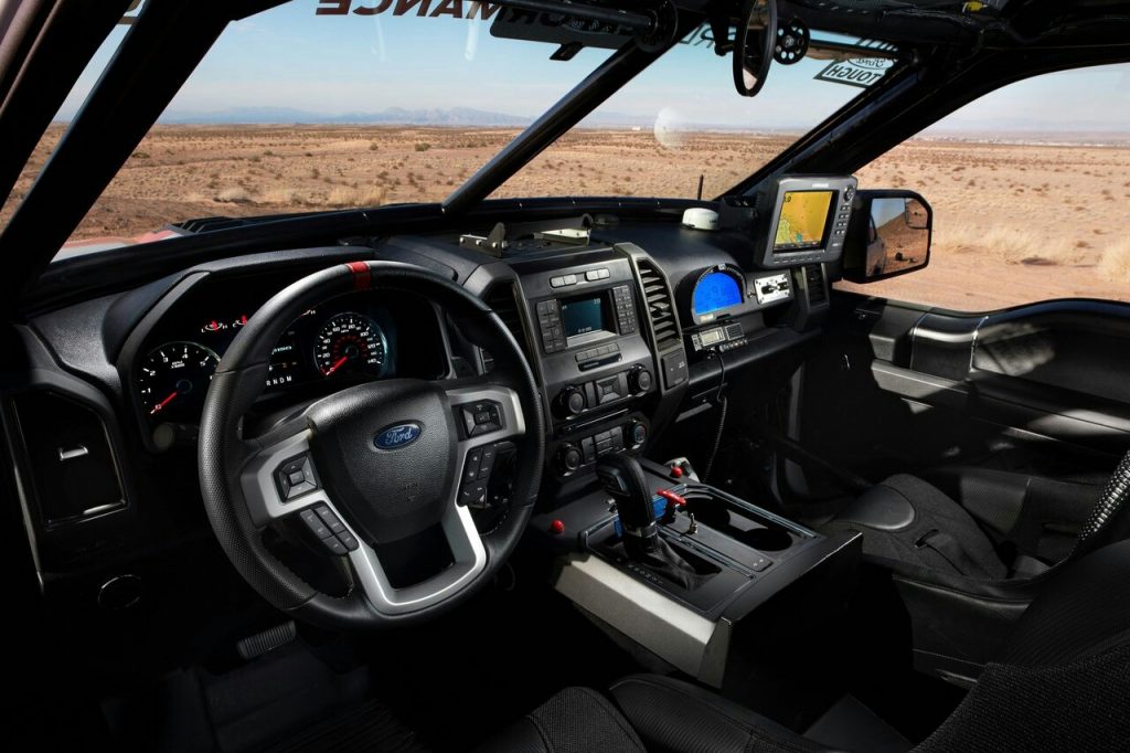 Ford F-150 Raptor Race Truck arazi yarış hazırlığı