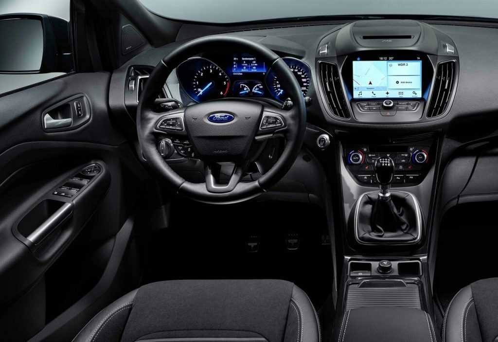 Ford Kuga kabin ve kokpit görünümü