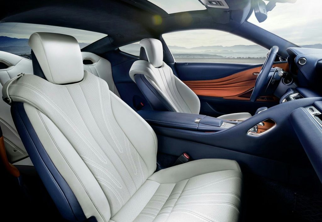 Lexus LC hibrit coupe arşiv görseli 11