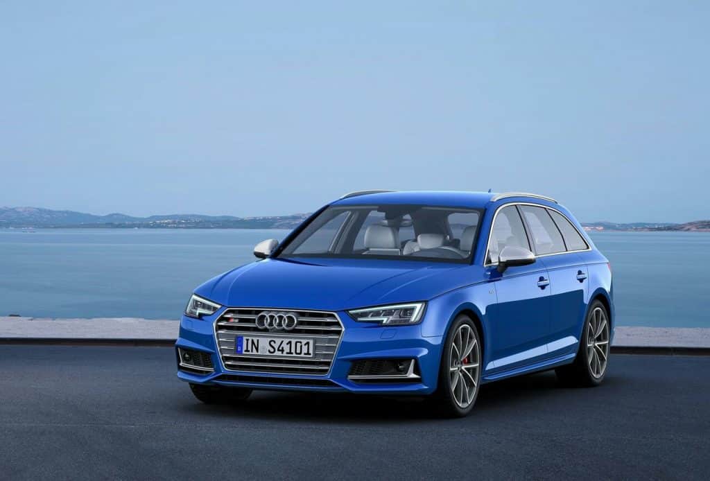 2017 Audi S4 Avant ön üç çeyrek görünümü
