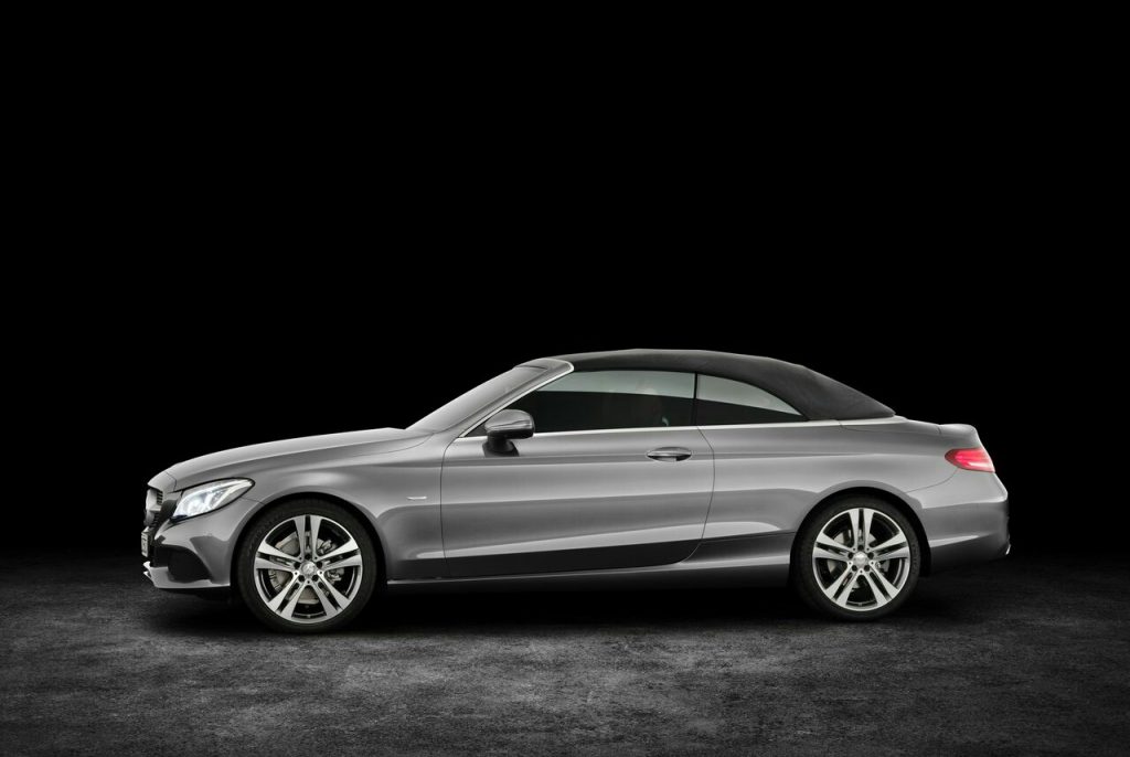 Mercedes-Benz C-Class Cabrio kapalı tavan tam yan görünüm