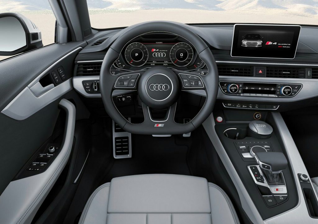 Audi S4 Avant direksiyon ve gösterge paneli