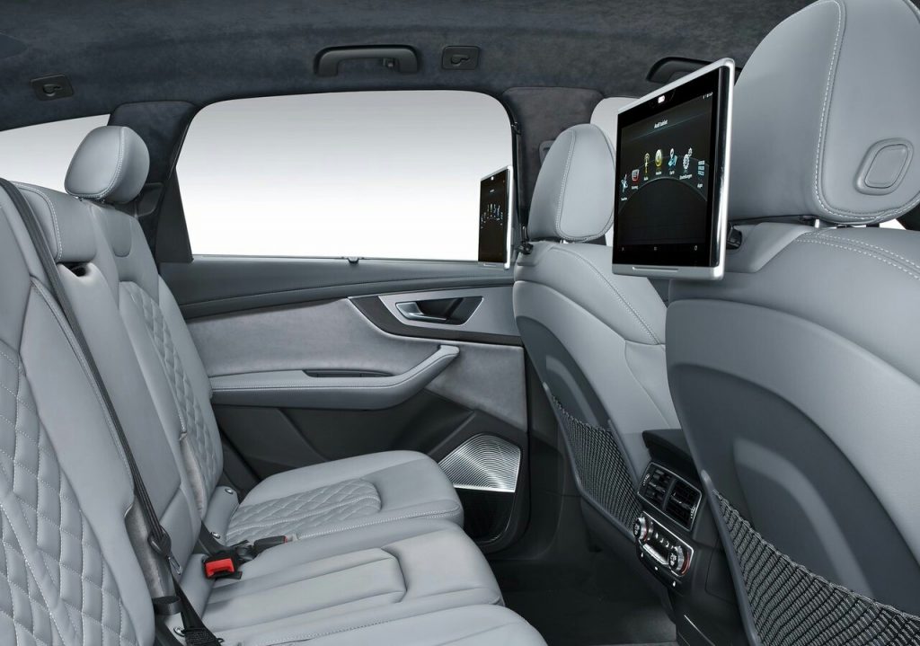 Audi SQ7 arka koltuklar ve eğlence ekranları