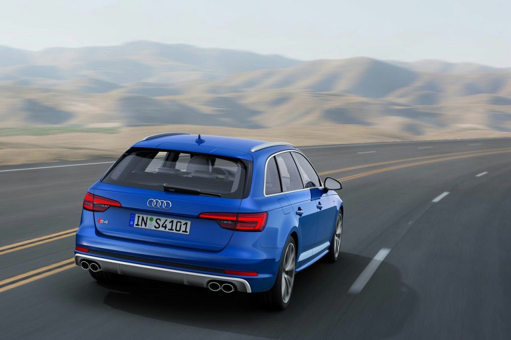Audi S4 Avant bagaj kapağı ve arka tasarım
