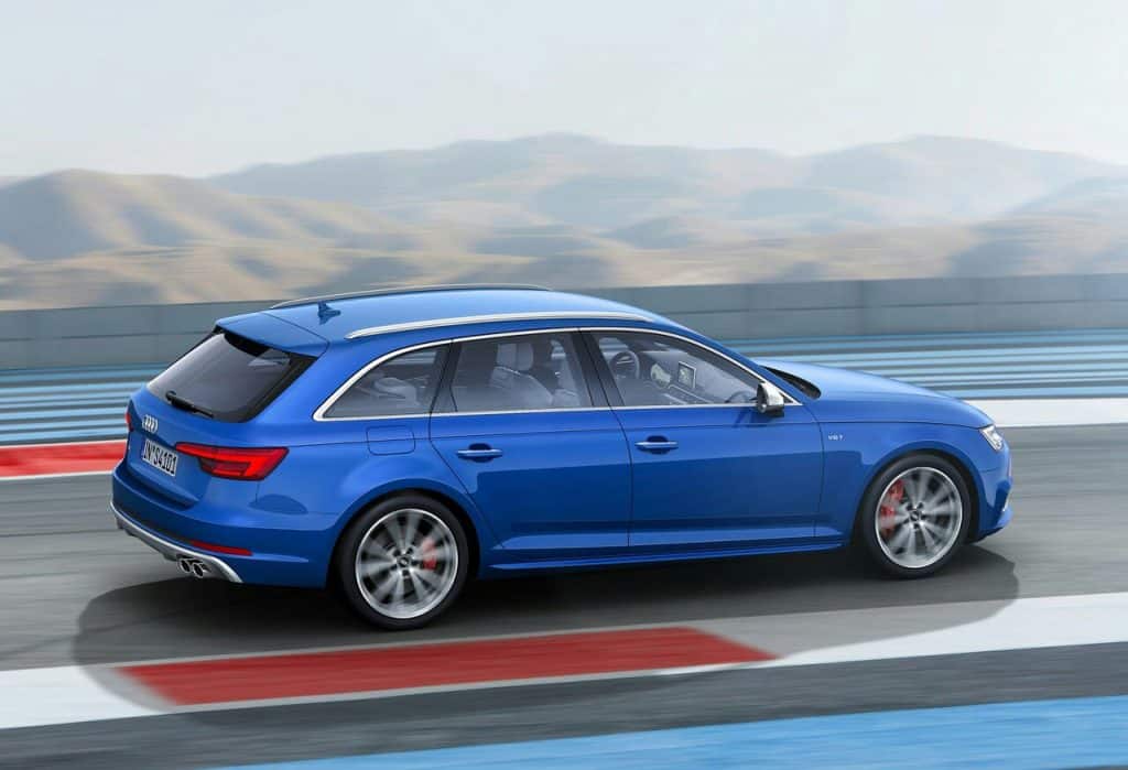 Audi S4 Avant arka üç çeyrek görünümü