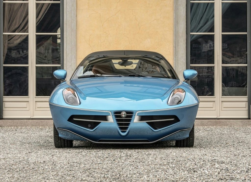 Disco Volante Spyder ön görünüm ve takılı tavan panelleri