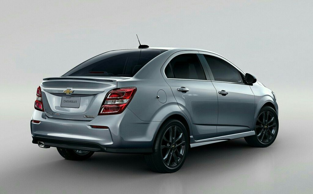 2017 Chevrolet Sonic Sedan gövde ve far tasarımı