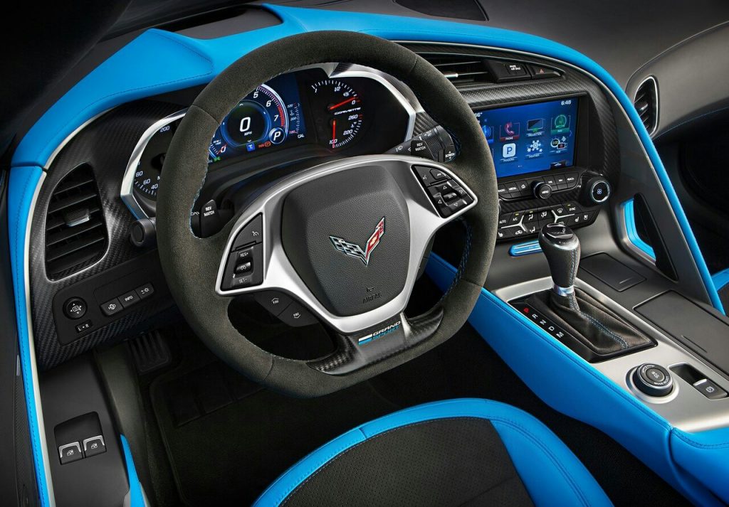 Chevrolet Corvette Grand Sport Tension Blue kokpit ve direksiyon