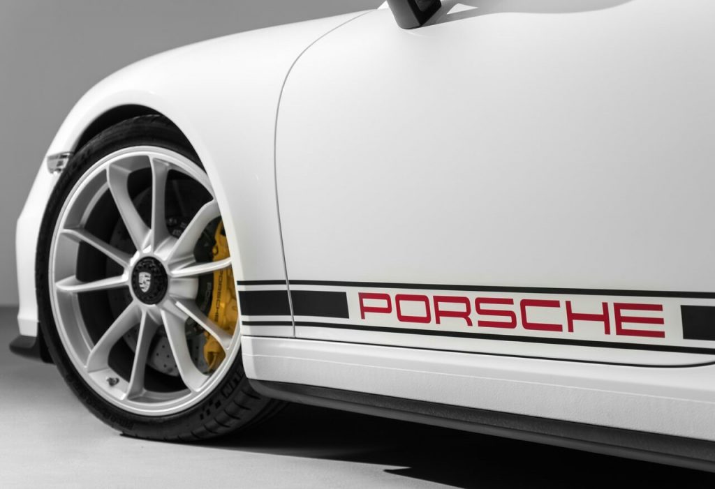 911 R yan Porsche şeridi ve ön teker ayrıntısı