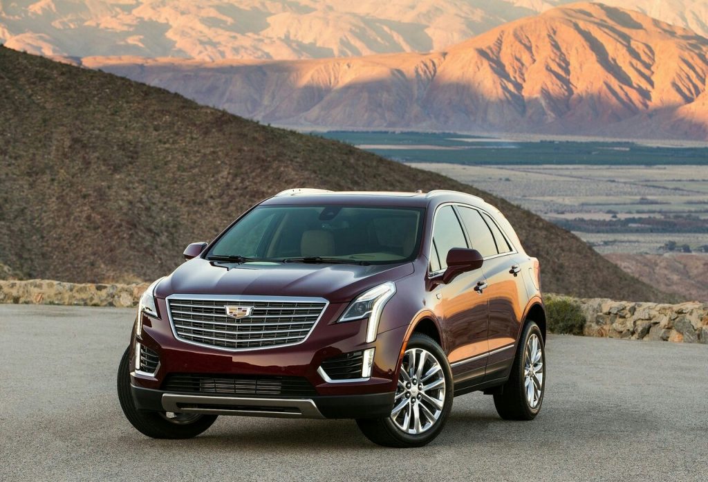 XT5 kırmızı gövde ön üç çeyrek görünümü