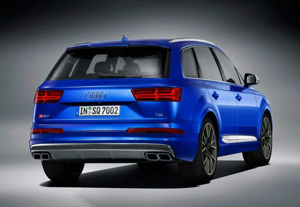 Audi SQ7 arka üç çeyrek görünüm