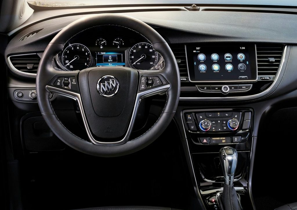Buick Encore kokpiti ve multimedya ekranı