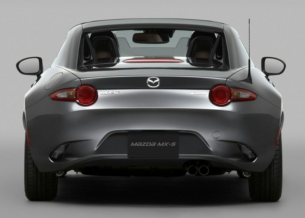 Mazda MX-5 RF arkadan açık tavan görünümü