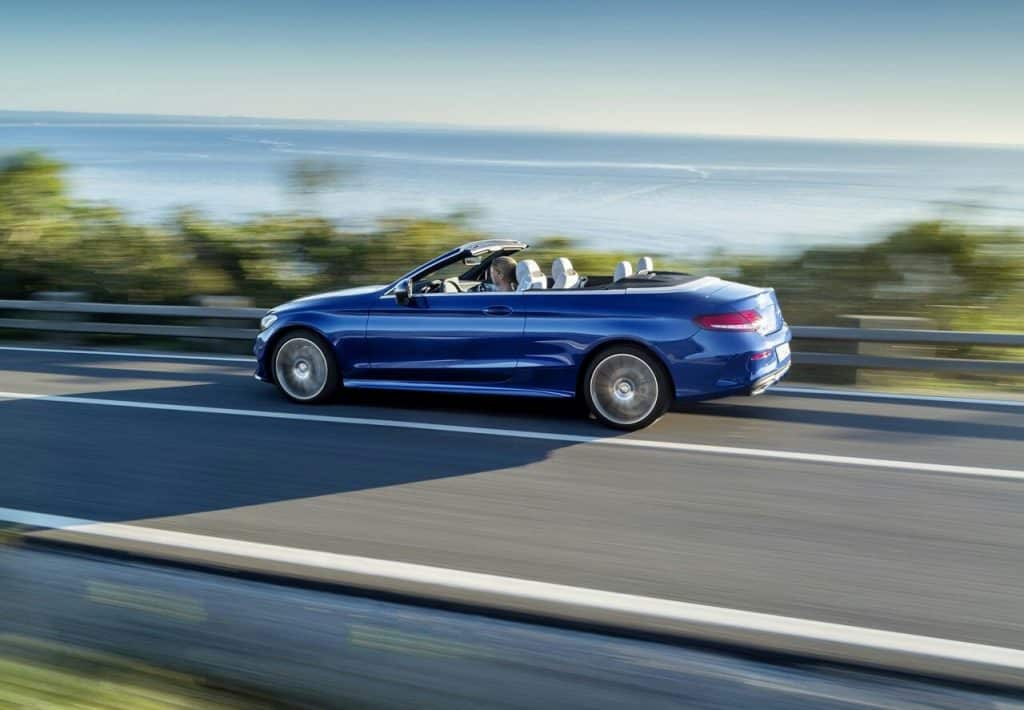 Mercedes-Benz C-Class Cabrio mavi gövde yan görünüm
