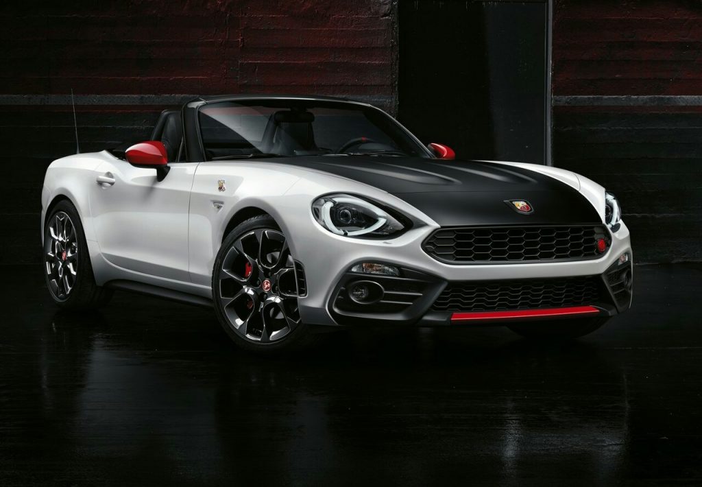 Abarth 124 Spider ön üç çeyrek görünümü