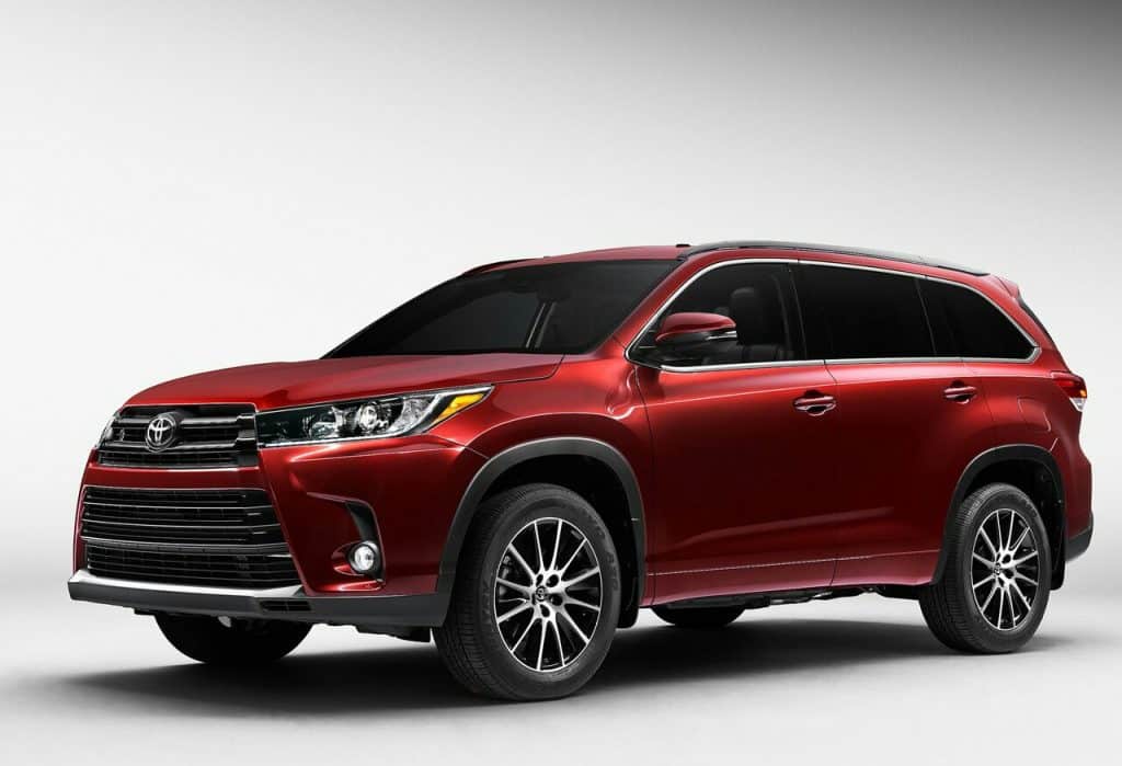 2017 Toyota Highlander kırmızı gövde ön üç çeyrek görünüm