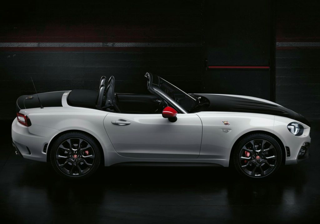 Abarth 124 Spider yan görünüm arşiv görseli