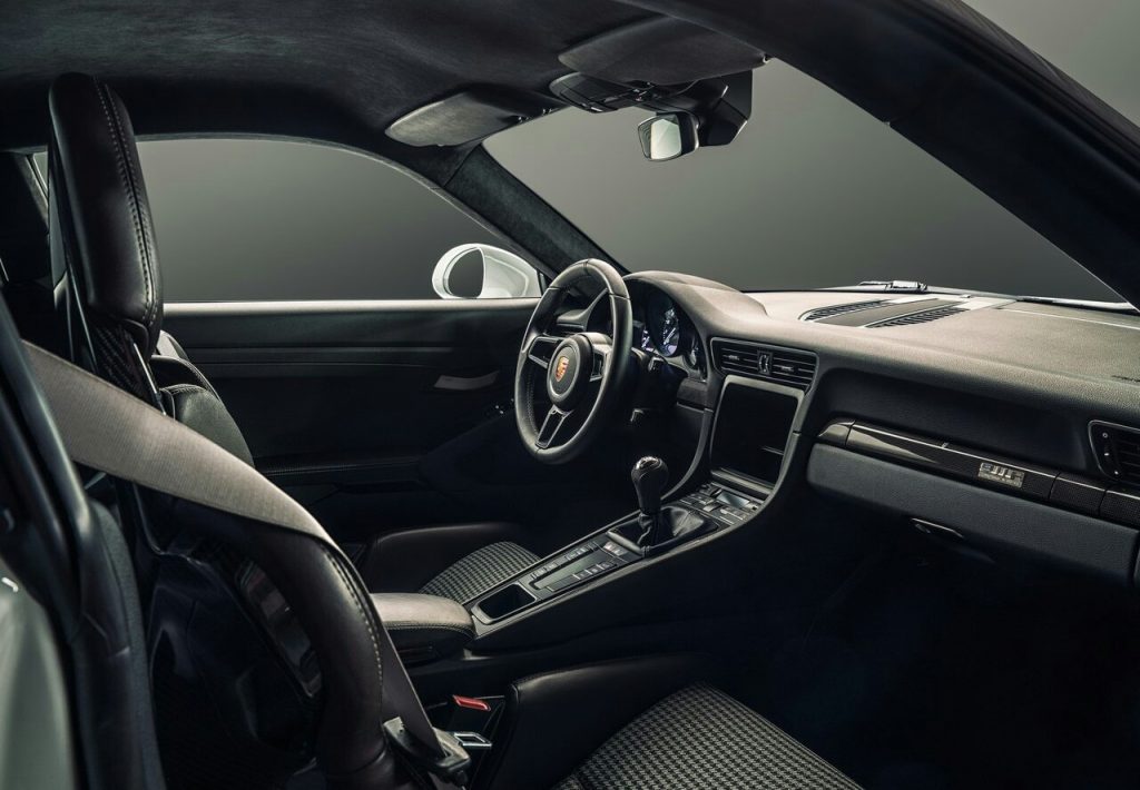 911 R iç mekan ve ön koltuklar