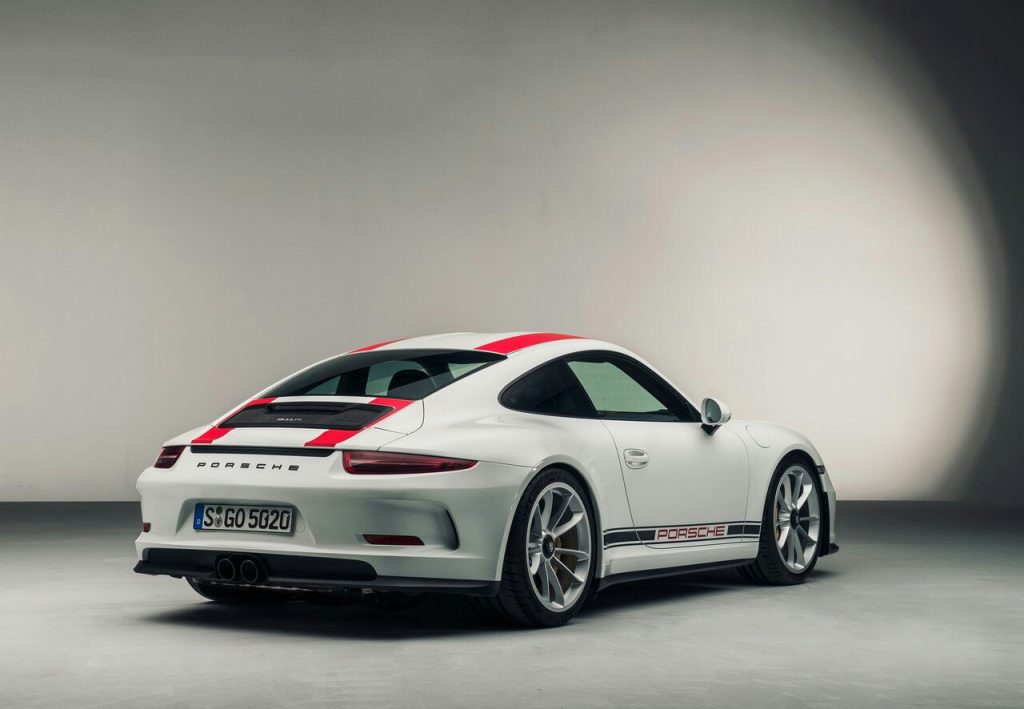 911 R arka üç çeyrek stüdyo görünümü