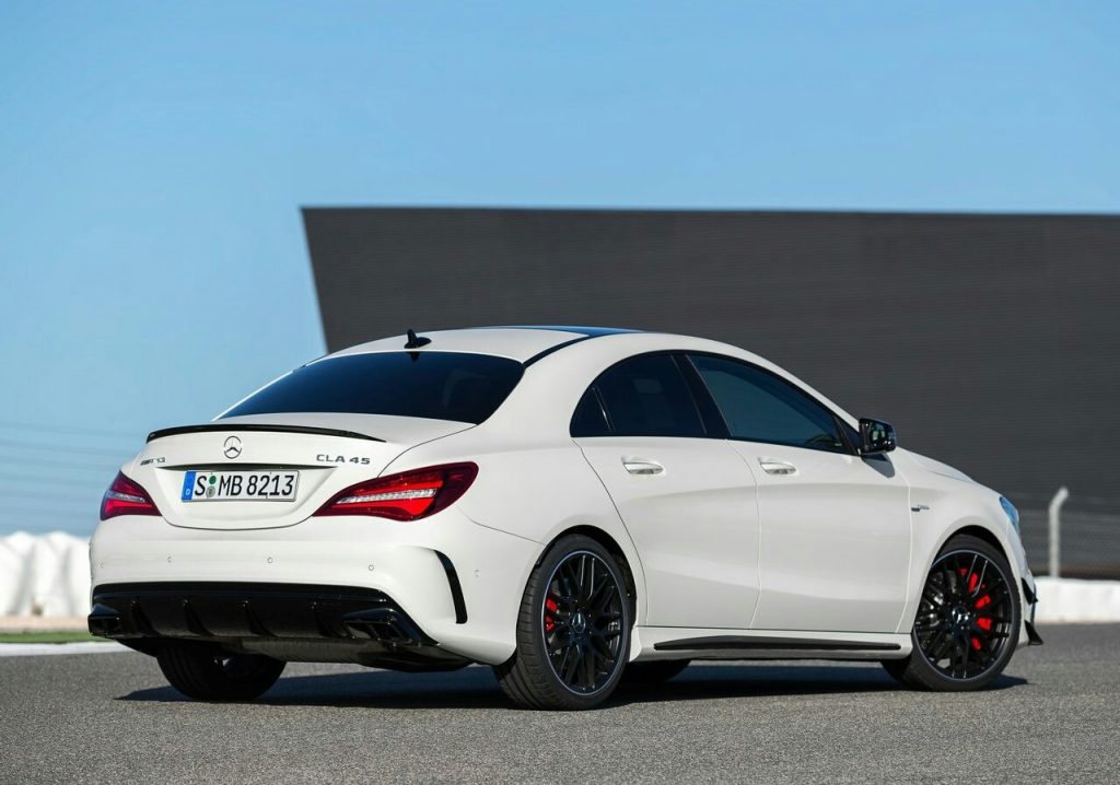Mercedes-AMG CLA 45 arka üç çeyrek görünüm