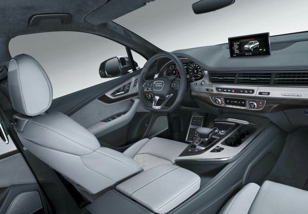 Audi SQ7 ön koltuklar ve orta konsol
