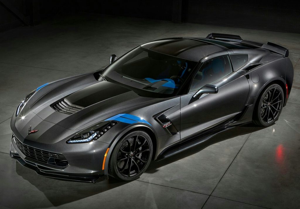 2017 Chevrolet Corvette Grand Sport Collector Edition önden üç çeyrek görünüm