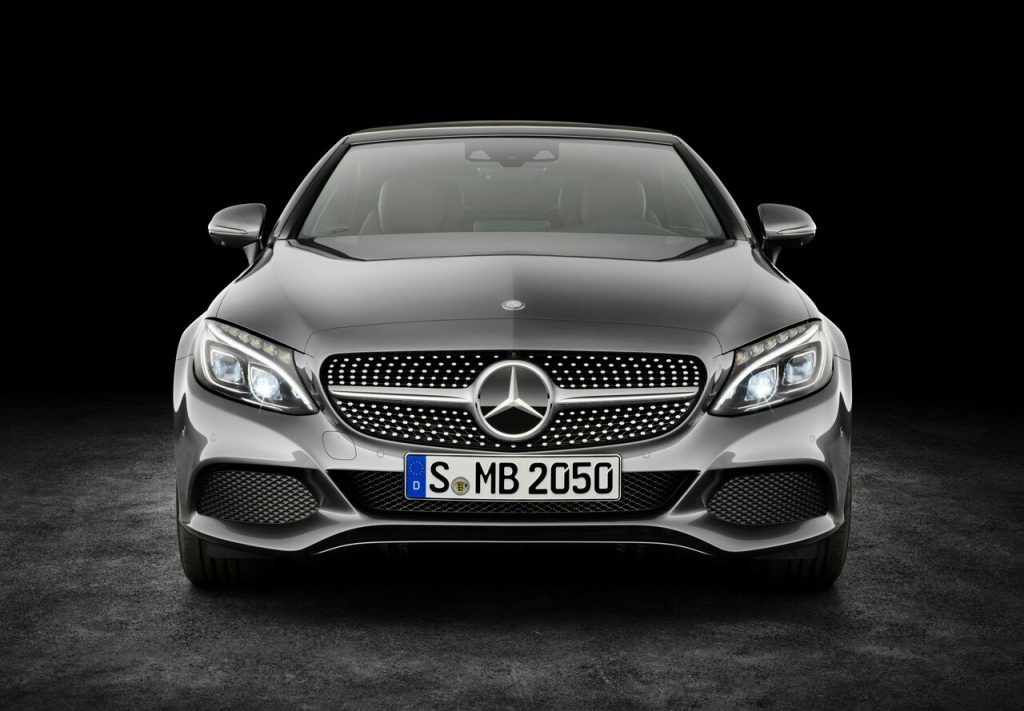 Mercedes-Benz C-Class Cabrio gümüş gövde ön tasarım