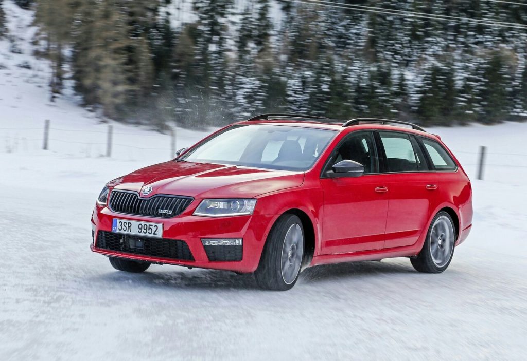 Skoda Octavia RS Combi 4×4 gövde görünümü