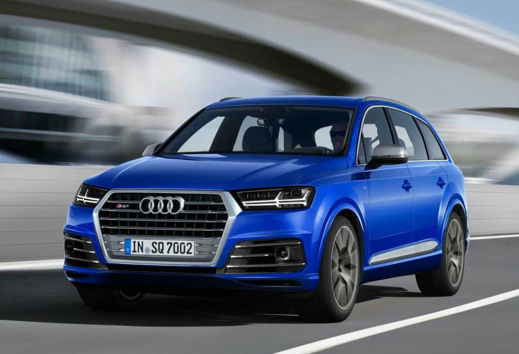Audi SQ7 hareket halinde ön görünüm