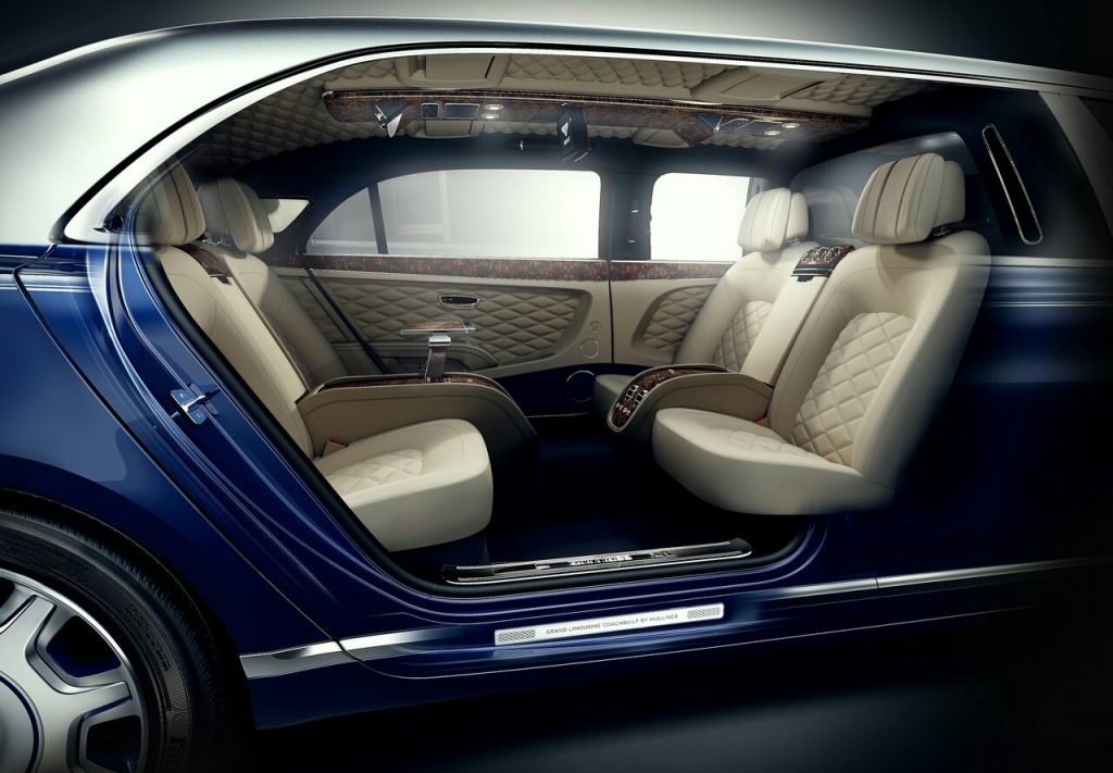 Mulliner arka kabininde karşılıklı yerleşimli koltuklar