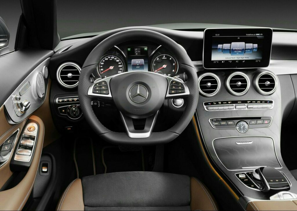 Mercedes-Benz C-Class Cabrio kokpit ve orta konsol