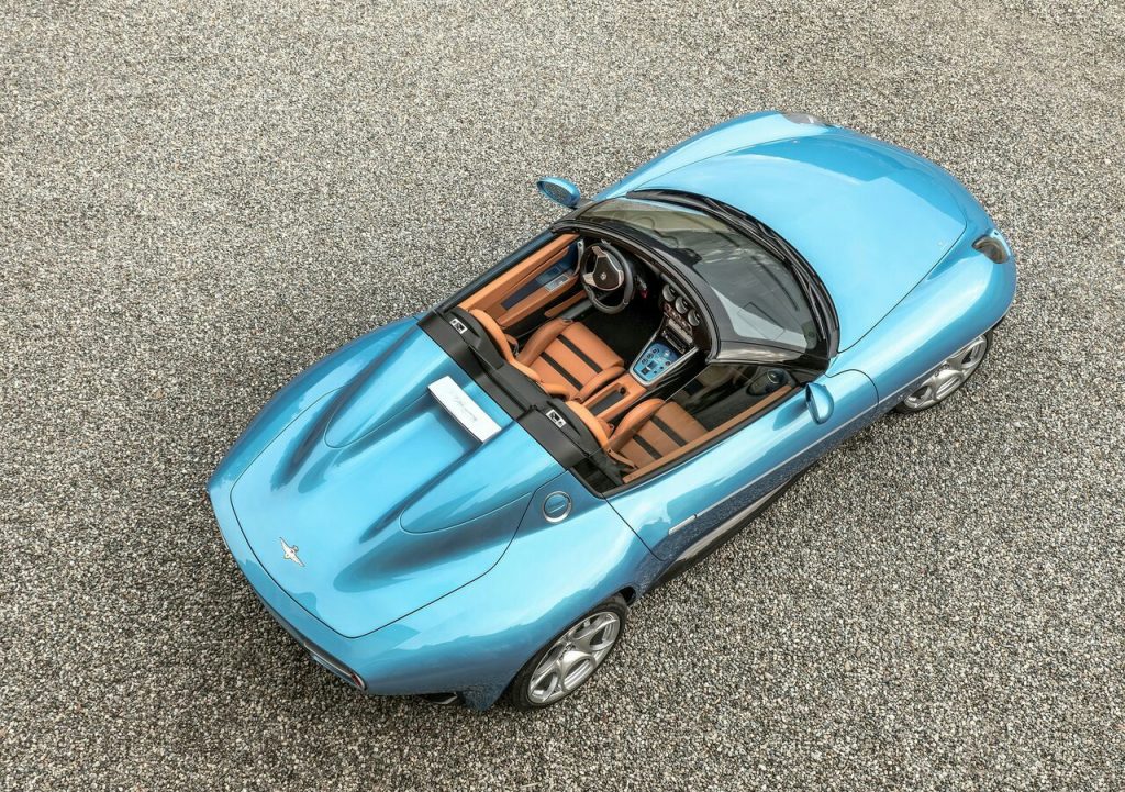Alfa Romeo Disco Volante Spyder üstten görünüm ve açık kokpit