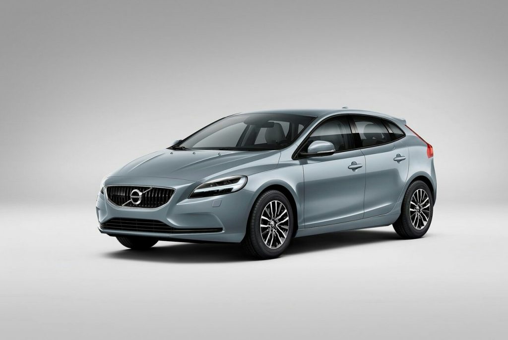 Volvo V40 açık gri gövde ön üç çeyrek görünümü