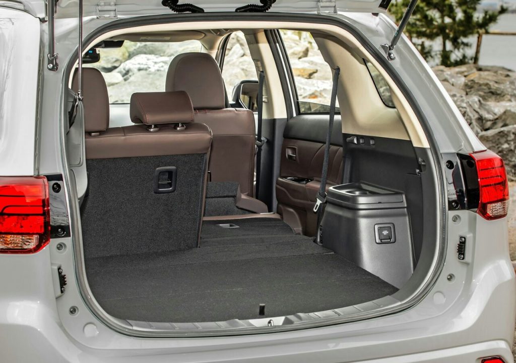 Mitsubishi Outlander PHEV iç mekan detayı