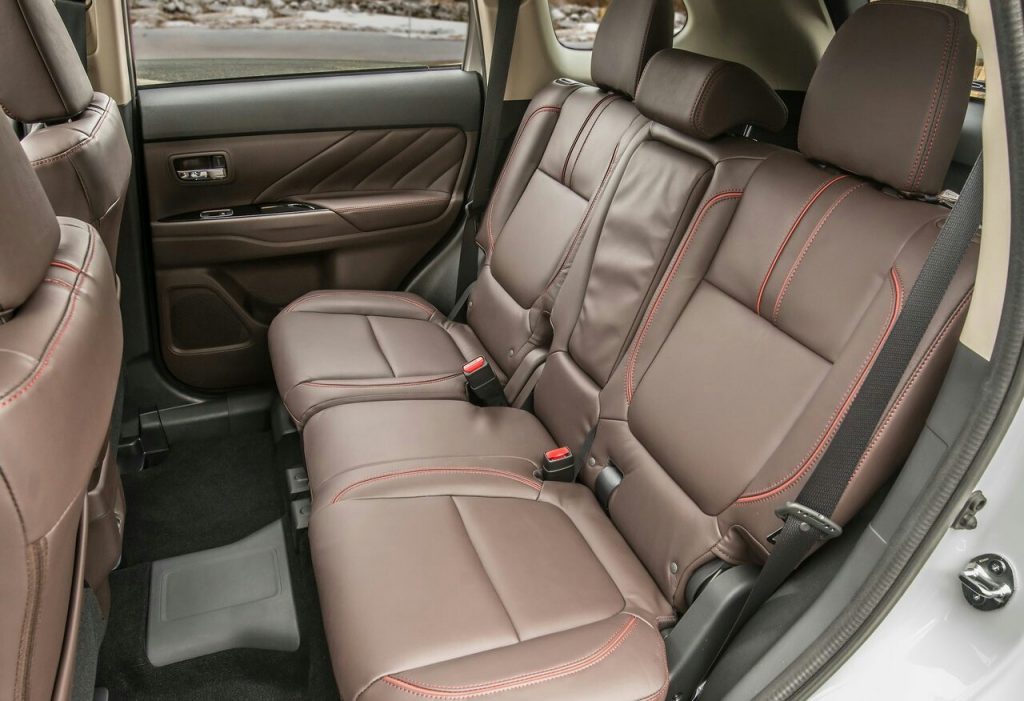 Mitsubishi Outlander PHEV gösterge ve orta konsol