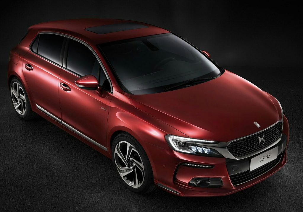 Kırmızı DS kompakt hatchback dış tasarım görünümü