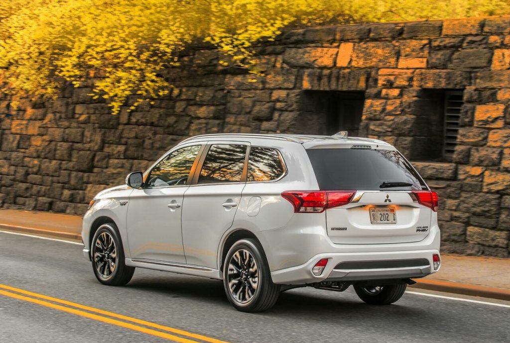 Mitsubishi Outlander PHEV arka görünüm