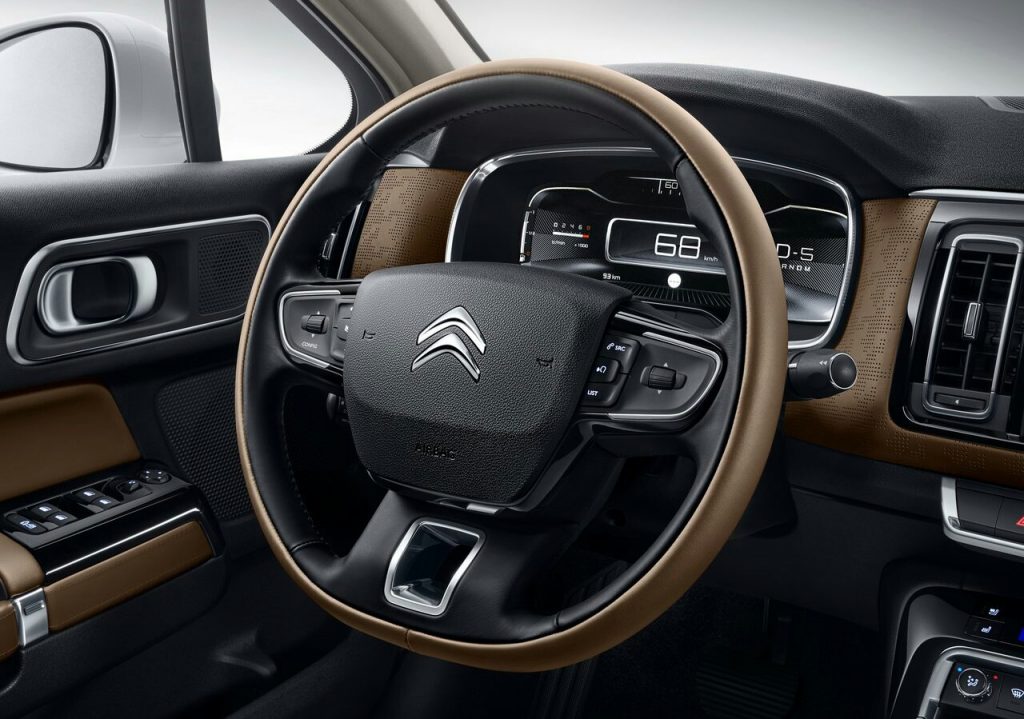 Citroen C6 ön konsol görünümü