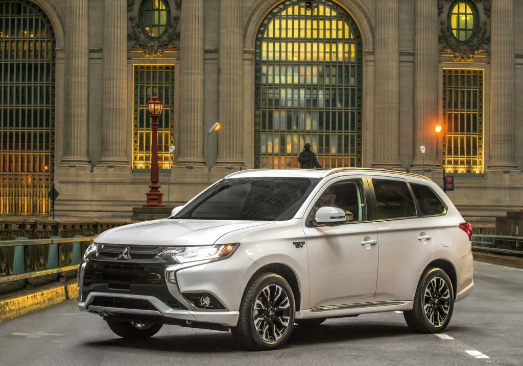 Mitsubishi Outlander PHEV ön görünüm