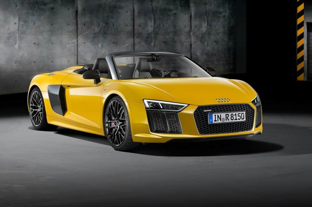 Audi R8 Spyder V10 yan profil ve açık tavan