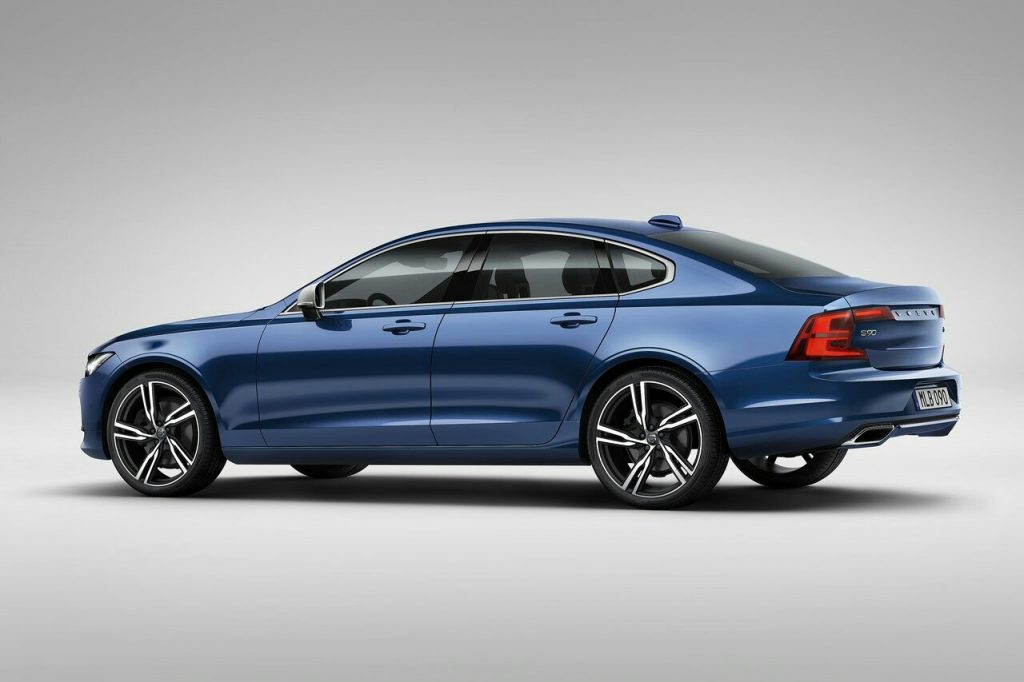Volvo S90 arkadan üç çeyrek stüdyo görünümü