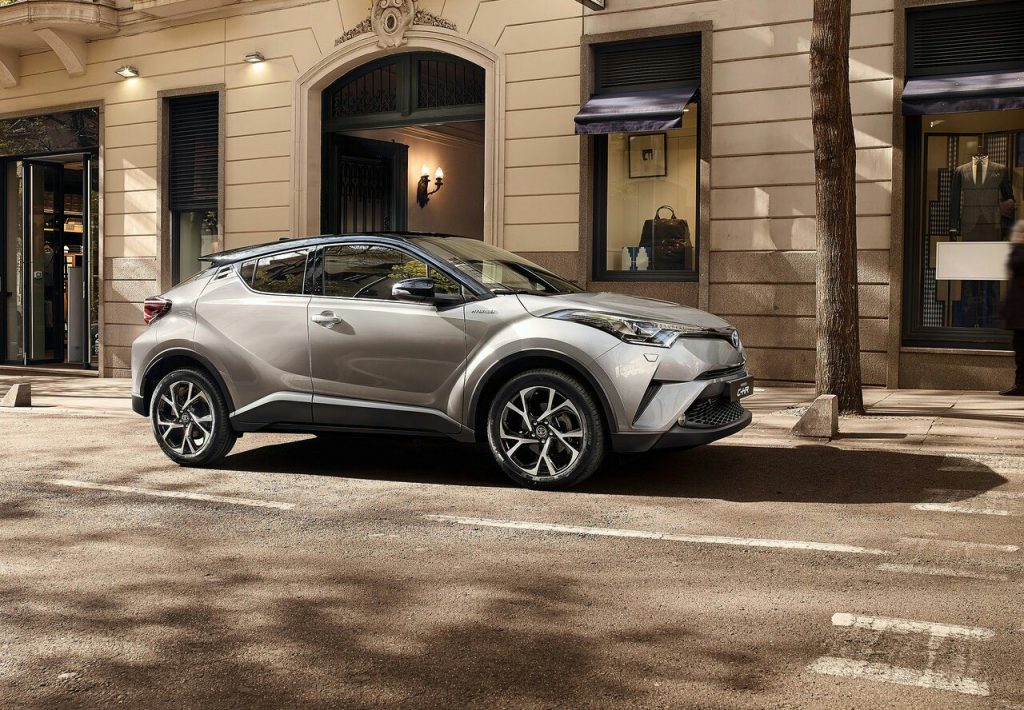 C-HR arka kapı kolu ve yan gövde detayı