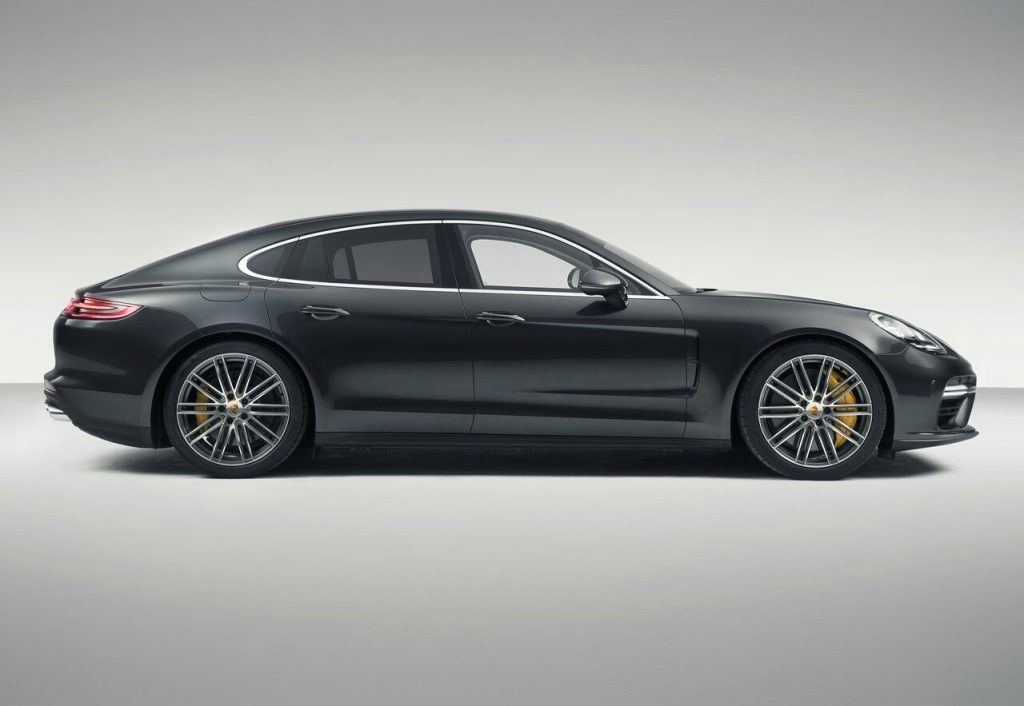 Porsche Panamera Turbo yan profil görünümü
