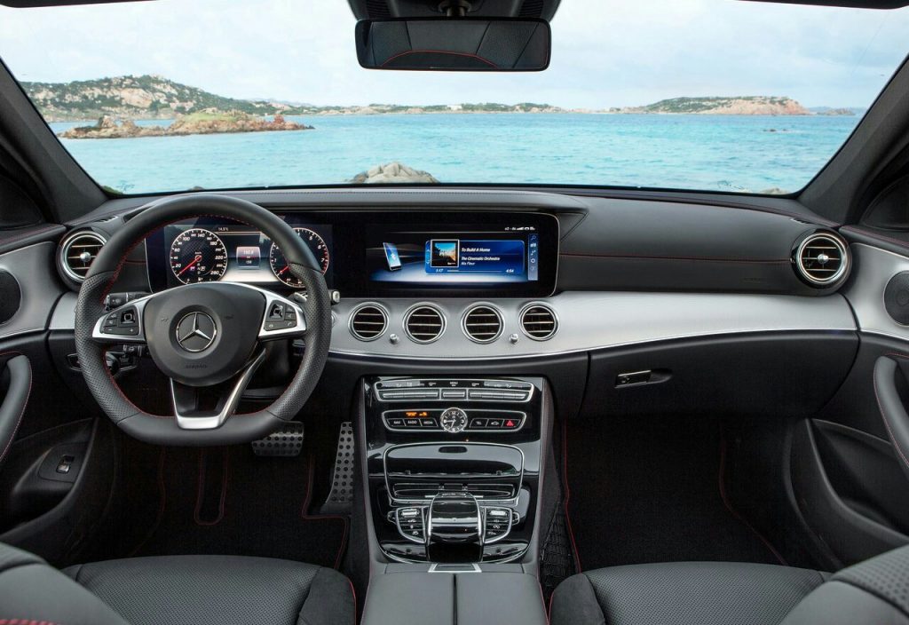 Mercedes-AMG E 43 4MATIC Estate kokpit