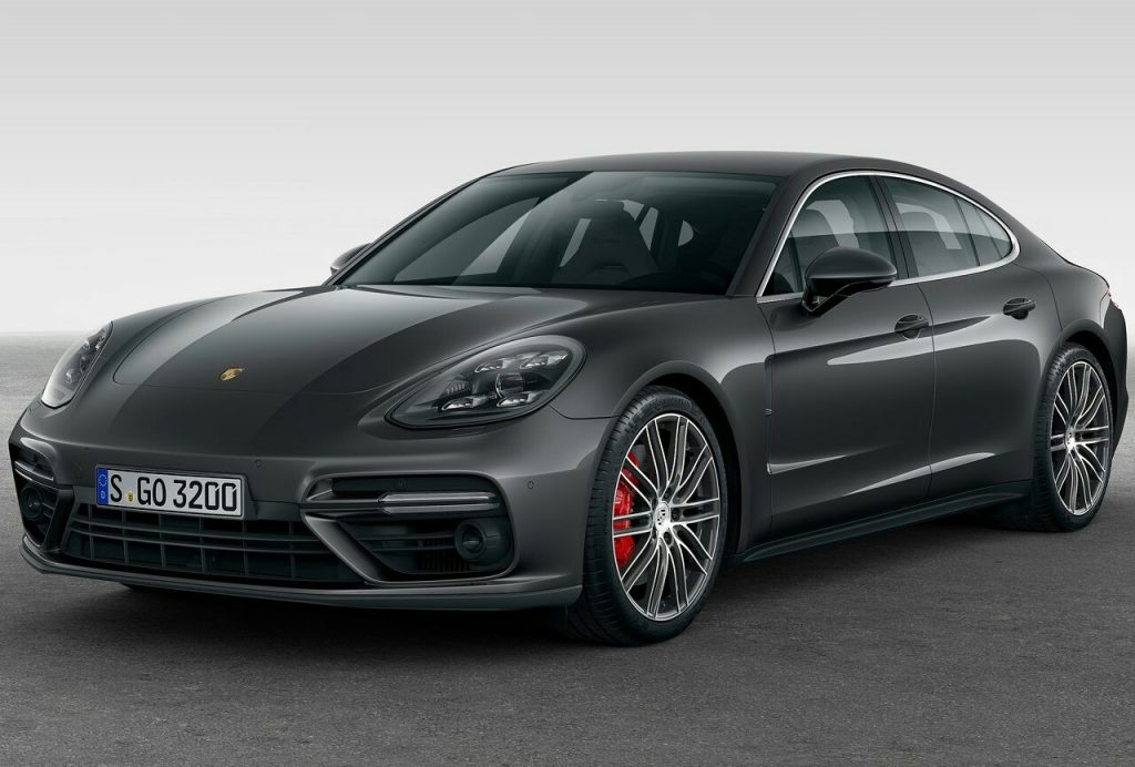 Porsche Panamera Turbo stüdyo ön üç çeyrek görünüm