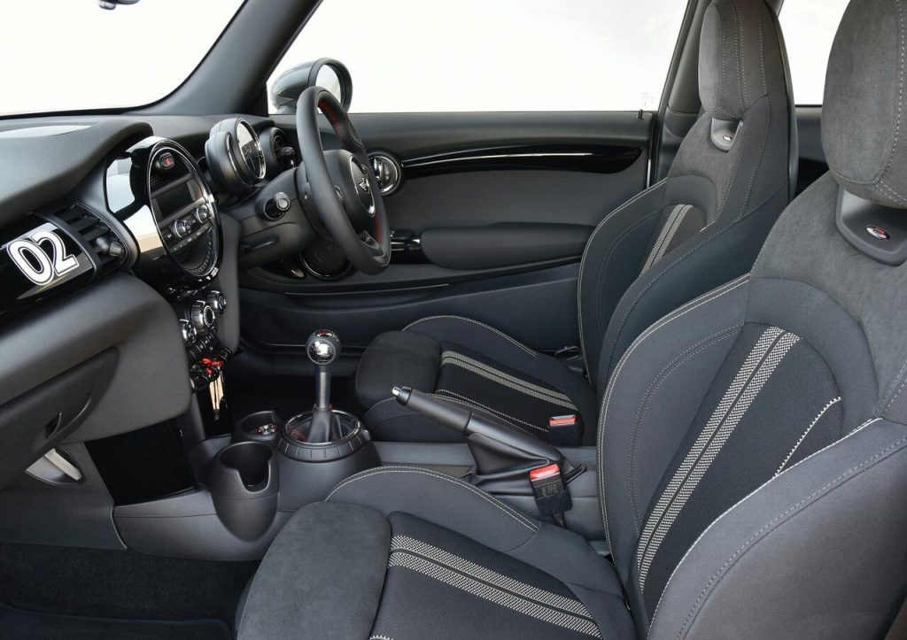 MINI JCW Challenge ön koltuklar ve iç mekan