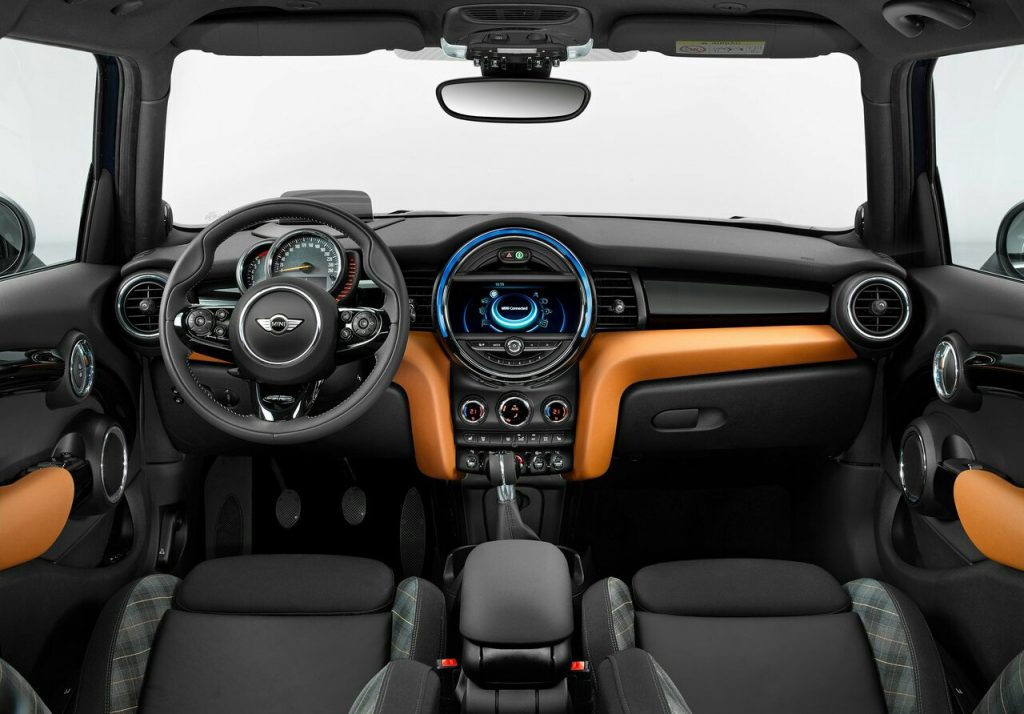 MINI Seven kokpit ve merkez ekran düzeni